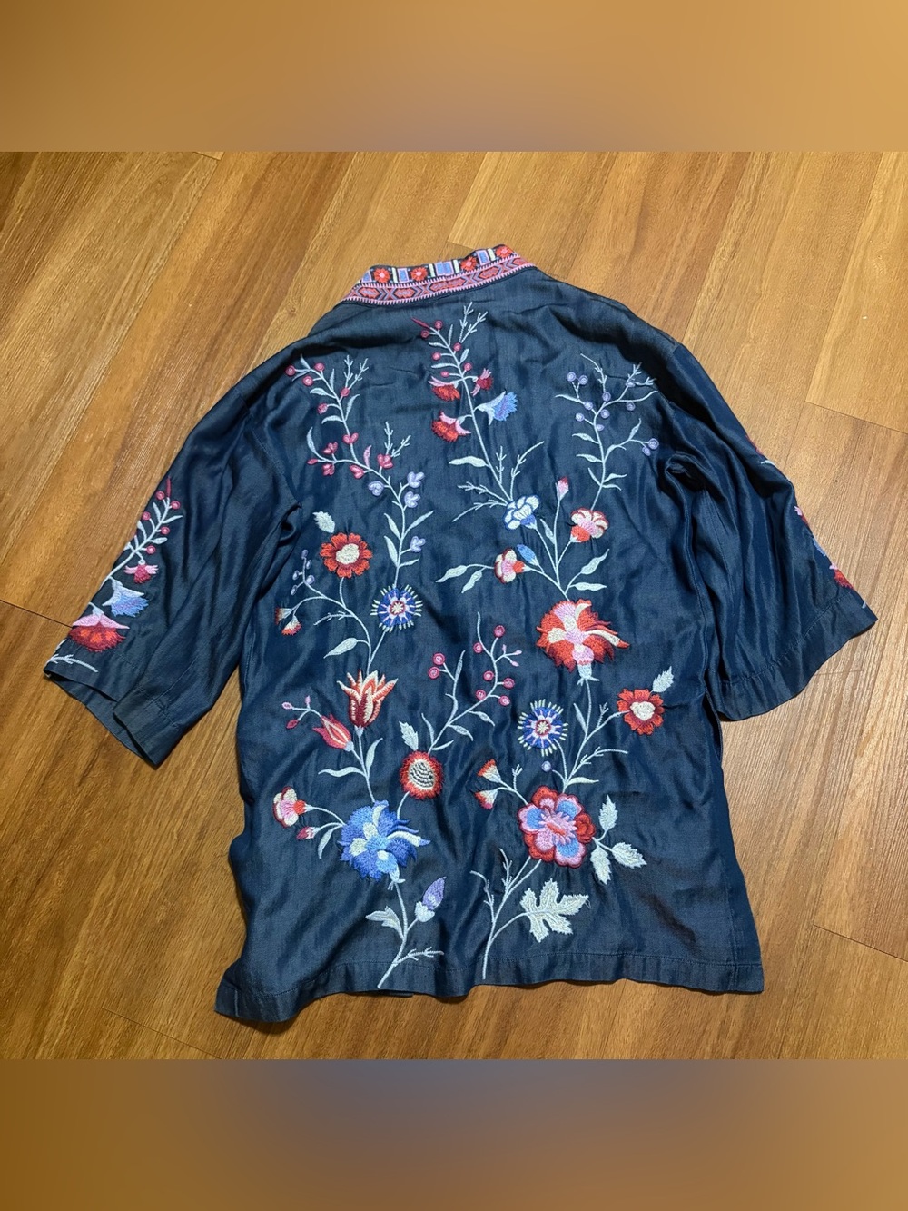 Johnny Was Navy Embroidered Floral Piper Shirt Tail Open Kimono EUC Size XS - Picture 2 of 5